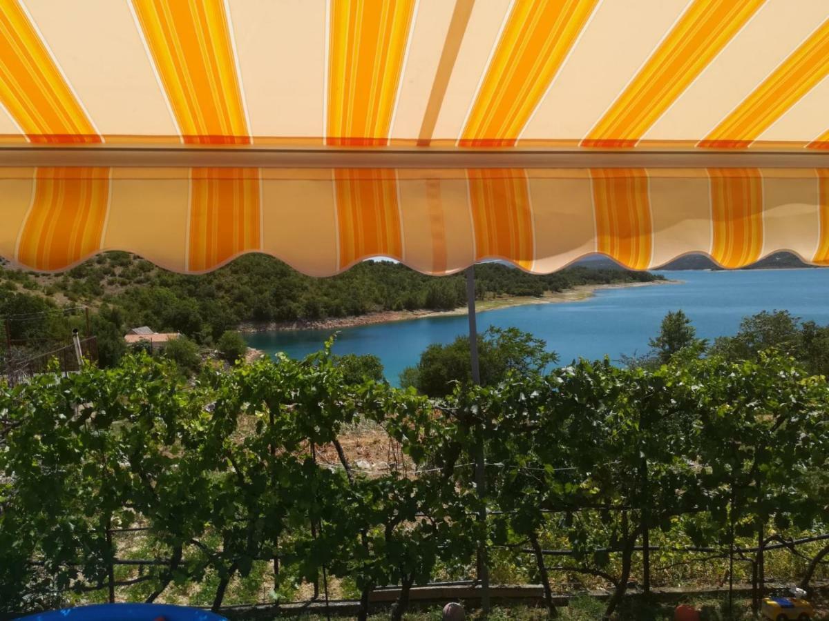 Holiday Home Marija Vrlika Eksteriør bilde