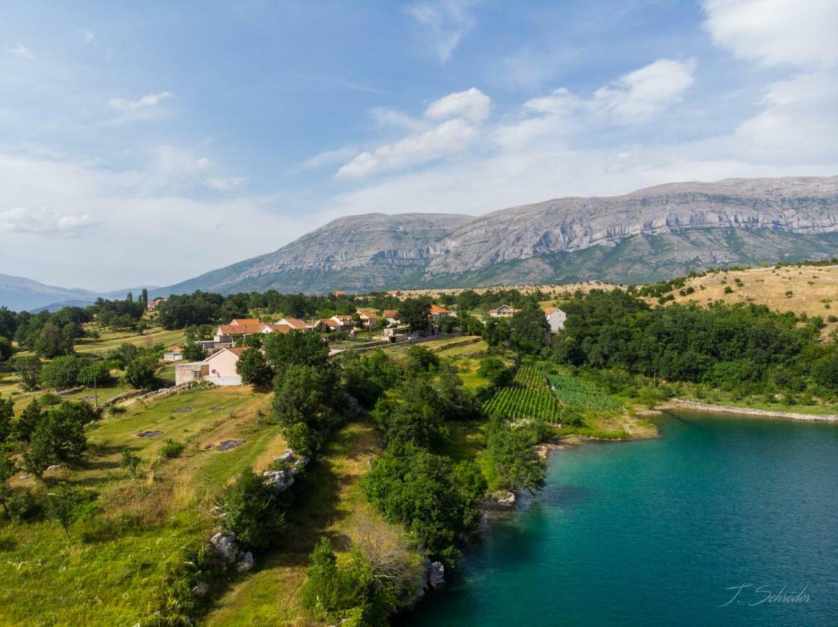 Holiday Home Marija Vrlika Eksteriør bilde