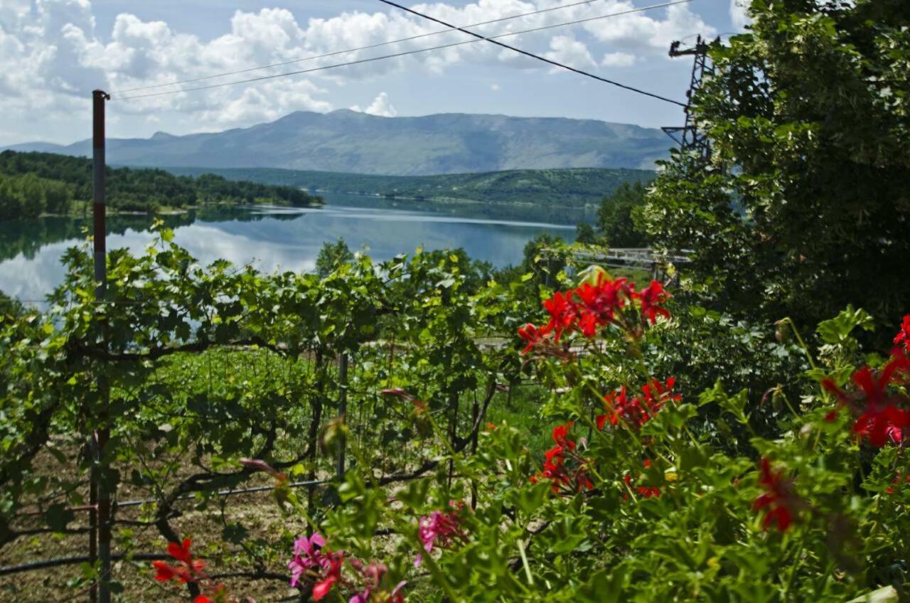 Holiday Home Marija Vrlika Eksteriør bilde
