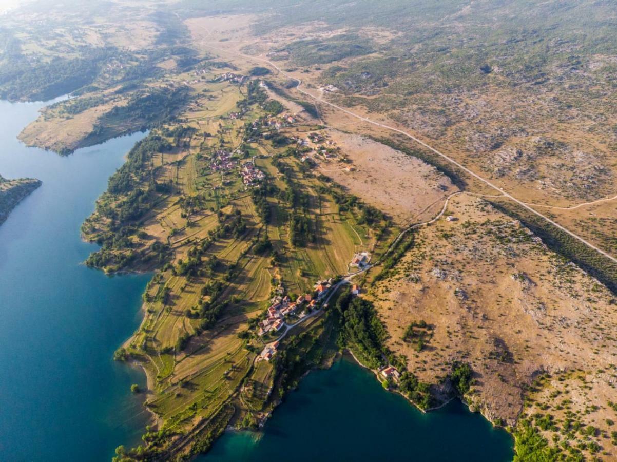 Holiday Home Marija Vrlika Eksteriør bilde
